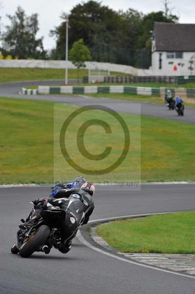 Mallory park Leicestershire;Mallory park photographs;Motorcycle action photographs;event digital images;eventdigitalimages;mallory park;no limits trackday;peter wileman photography;trackday;trackday digital images;trackday photos