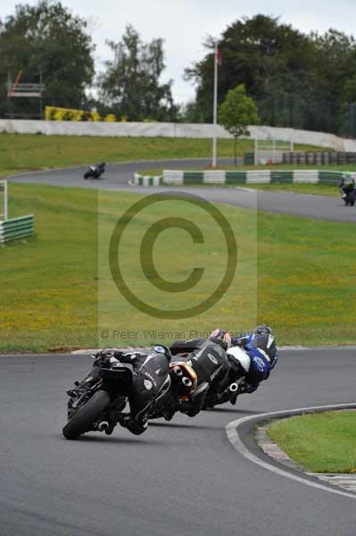 Mallory park Leicestershire;Mallory park photographs;Motorcycle action photographs;event digital images;eventdigitalimages;mallory park;no limits trackday;peter wileman photography;trackday;trackday digital images;trackday photos
