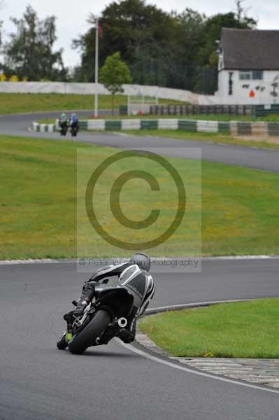 Mallory park Leicestershire;Mallory park photographs;Motorcycle action photographs;event digital images;eventdigitalimages;mallory park;no limits trackday;peter wileman photography;trackday;trackday digital images;trackday photos