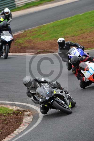 Mallory park Leicestershire;Mallory park photographs;Motorcycle action photographs;event digital images;eventdigitalimages;mallory park;no limits trackday;peter wileman photography;trackday;trackday digital images;trackday photos