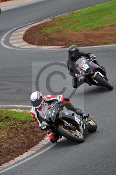 Mallory park Leicestershire;Mallory park photographs;Motorcycle action photographs;event digital images;eventdigitalimages;mallory park;no limits trackday;peter wileman photography;trackday;trackday digital images;trackday photos
