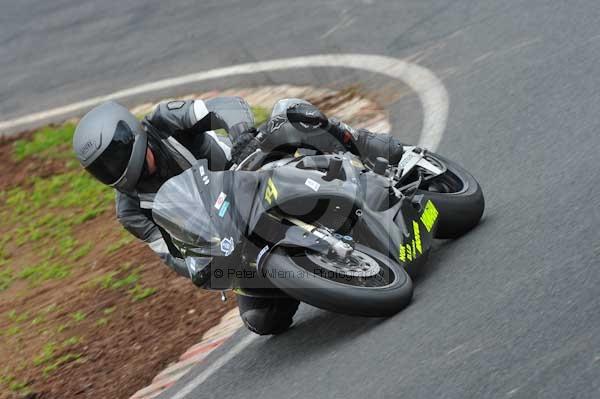Mallory park Leicestershire;Mallory park photographs;Motorcycle action photographs;event digital images;eventdigitalimages;mallory park;no limits trackday;peter wileman photography;trackday;trackday digital images;trackday photos