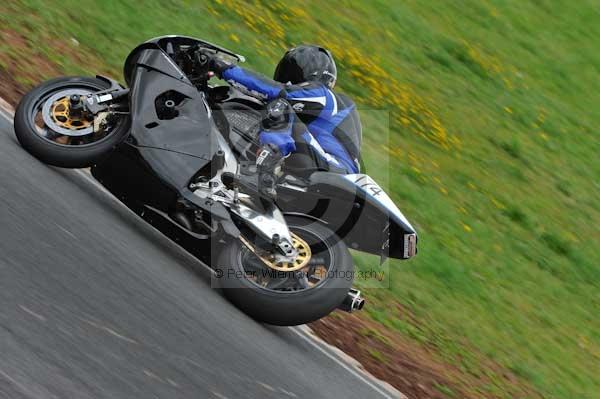 Mallory park Leicestershire;Mallory park photographs;Motorcycle action photographs;event digital images;eventdigitalimages;mallory park;no limits trackday;peter wileman photography;trackday;trackday digital images;trackday photos