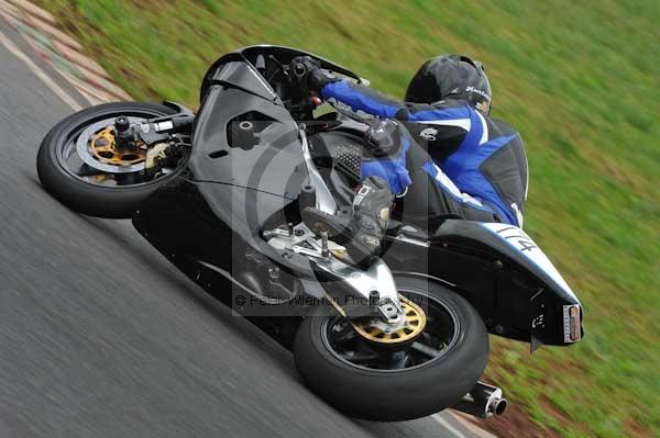 Mallory park Leicestershire;Mallory park photographs;Motorcycle action photographs;event digital images;eventdigitalimages;mallory park;no limits trackday;peter wileman photography;trackday;trackday digital images;trackday photos