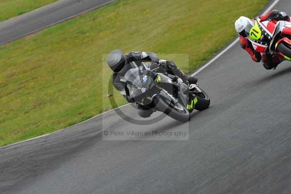 Mallory park Leicestershire;Mallory park photographs;Motorcycle action photographs;event digital images;eventdigitalimages;mallory park;no limits trackday;peter wileman photography;trackday;trackday digital images;trackday photos