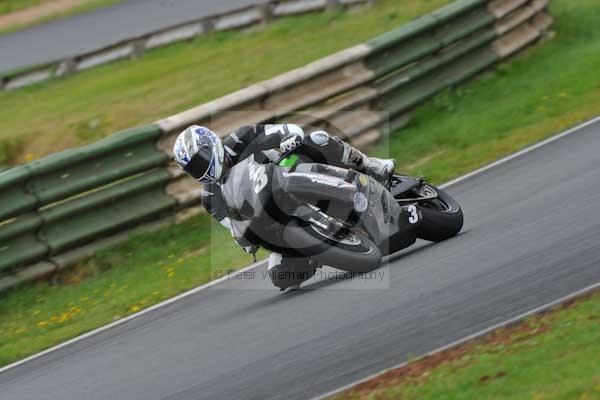 Mallory park Leicestershire;Mallory park photographs;Motorcycle action photographs;event digital images;eventdigitalimages;mallory park;no limits trackday;peter wileman photography;trackday;trackday digital images;trackday photos
