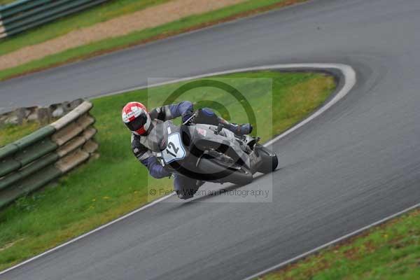 Mallory park Leicestershire;Mallory park photographs;Motorcycle action photographs;event digital images;eventdigitalimages;mallory park;no limits trackday;peter wileman photography;trackday;trackday digital images;trackday photos