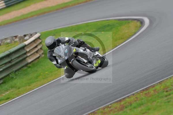 Mallory park Leicestershire;Mallory park photographs;Motorcycle action photographs;event digital images;eventdigitalimages;mallory park;no limits trackday;peter wileman photography;trackday;trackday digital images;trackday photos