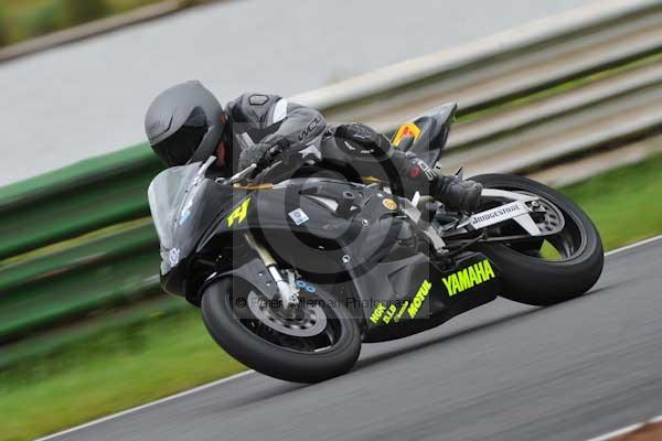 Mallory park Leicestershire;Mallory park photographs;Motorcycle action photographs;event digital images;eventdigitalimages;mallory park;no limits trackday;peter wileman photography;trackday;trackday digital images;trackday photos