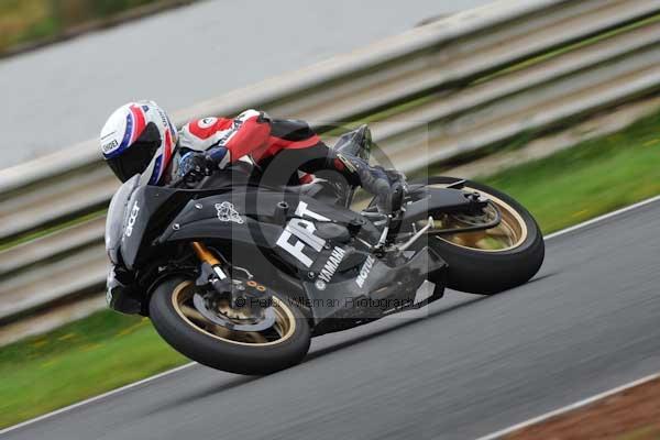 Mallory park Leicestershire;Mallory park photographs;Motorcycle action photographs;event digital images;eventdigitalimages;mallory park;no limits trackday;peter wileman photography;trackday;trackday digital images;trackday photos