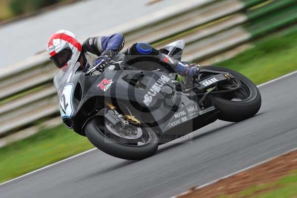 Mallory park Leicestershire;Mallory park photographs;Motorcycle action photographs;event digital images;eventdigitalimages;mallory park;no limits trackday;peter wileman photography;trackday;trackday digital images;trackday photos