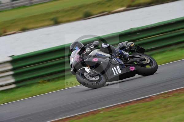 Mallory park Leicestershire;Mallory park photographs;Motorcycle action photographs;event digital images;eventdigitalimages;mallory park;no limits trackday;peter wileman photography;trackday;trackday digital images;trackday photos