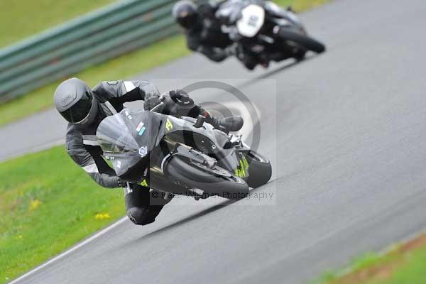 Mallory park Leicestershire;Mallory park photographs;Motorcycle action photographs;event digital images;eventdigitalimages;mallory park;no limits trackday;peter wileman photography;trackday;trackday digital images;trackday photos
