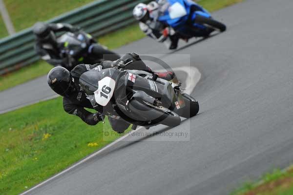 Mallory park Leicestershire;Mallory park photographs;Motorcycle action photographs;event digital images;eventdigitalimages;mallory park;no limits trackday;peter wileman photography;trackday;trackday digital images;trackday photos