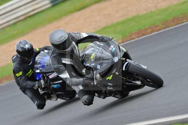 Mallory park Leicestershire;Mallory park photographs;Motorcycle action photographs;event digital images;eventdigitalimages;mallory park;no limits trackday;peter wileman photography;trackday;trackday digital images;trackday photos