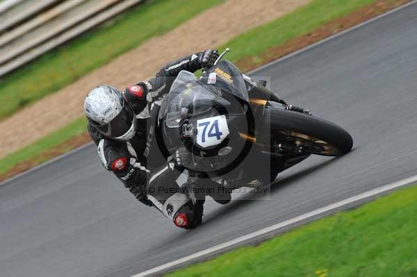 Mallory park Leicestershire;Mallory park photographs;Motorcycle action photographs;event digital images;eventdigitalimages;mallory park;no limits trackday;peter wileman photography;trackday;trackday digital images;trackday photos