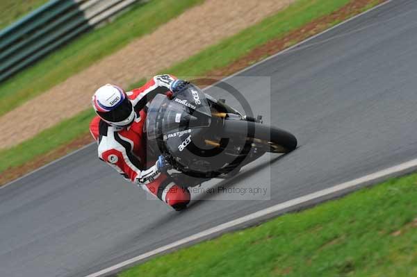 Mallory park Leicestershire;Mallory park photographs;Motorcycle action photographs;event digital images;eventdigitalimages;mallory park;no limits trackday;peter wileman photography;trackday;trackday digital images;trackday photos