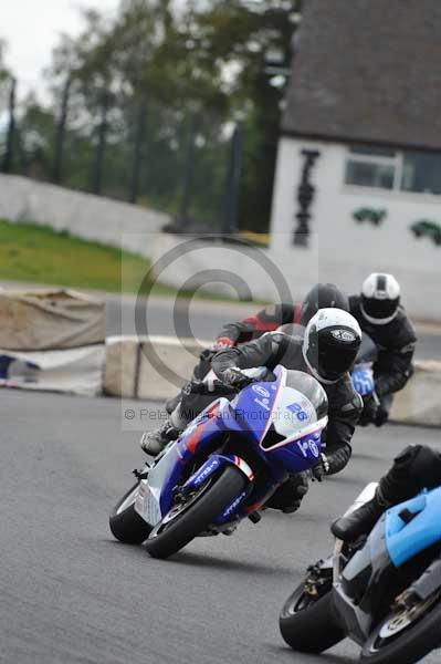 Mallory park Leicestershire;Mallory park photographs;Motorcycle action photographs;event digital images;eventdigitalimages;mallory park;no limits trackday;peter wileman photography;trackday;trackday digital images;trackday photos