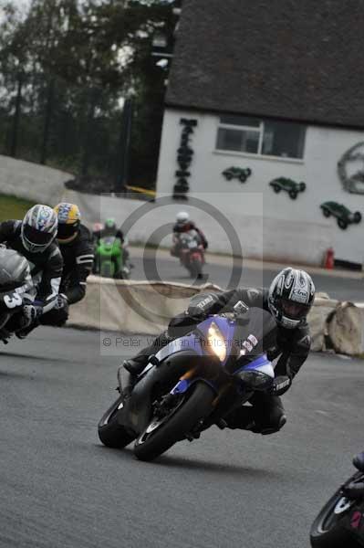 Mallory park Leicestershire;Mallory park photographs;Motorcycle action photographs;event digital images;eventdigitalimages;mallory park;no limits trackday;peter wileman photography;trackday;trackday digital images;trackday photos