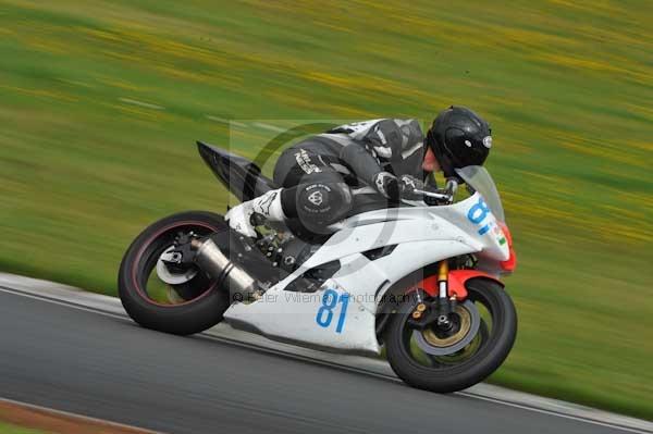 Mallory park Leicestershire;Mallory park photographs;Motorcycle action photographs;event digital images;eventdigitalimages;mallory park;no limits trackday;peter wileman photography;trackday;trackday digital images;trackday photos