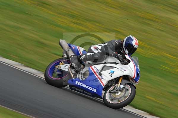 Mallory park Leicestershire;Mallory park photographs;Motorcycle action photographs;event digital images;eventdigitalimages;mallory park;no limits trackday;peter wileman photography;trackday;trackday digital images;trackday photos