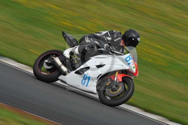 Mallory park Leicestershire;Mallory park photographs;Motorcycle action photographs;event digital images;eventdigitalimages;mallory park;no limits trackday;peter wileman photography;trackday;trackday digital images;trackday photos