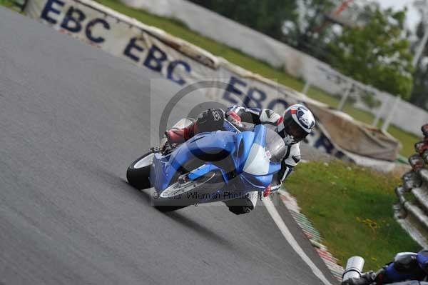 Mallory park Leicestershire;Mallory park photographs;Motorcycle action photographs;event digital images;eventdigitalimages;mallory park;no limits trackday;peter wileman photography;trackday;trackday digital images;trackday photos