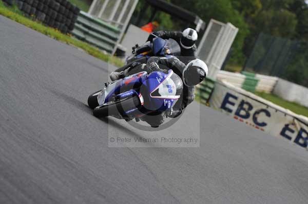 Mallory park Leicestershire;Mallory park photographs;Motorcycle action photographs;event digital images;eventdigitalimages;mallory park;no limits trackday;peter wileman photography;trackday;trackday digital images;trackday photos
