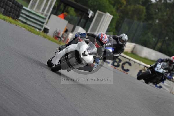 Mallory park Leicestershire;Mallory park photographs;Motorcycle action photographs;event digital images;eventdigitalimages;mallory park;no limits trackday;peter wileman photography;trackday;trackday digital images;trackday photos
