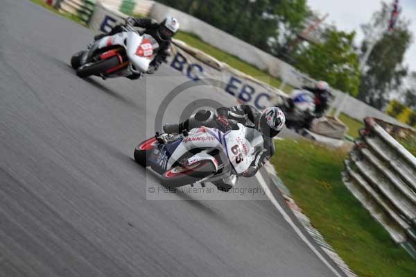 Mallory park Leicestershire;Mallory park photographs;Motorcycle action photographs;event digital images;eventdigitalimages;mallory park;no limits trackday;peter wileman photography;trackday;trackday digital images;trackday photos
