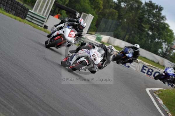 Mallory park Leicestershire;Mallory park photographs;Motorcycle action photographs;event digital images;eventdigitalimages;mallory park;no limits trackday;peter wileman photography;trackday;trackday digital images;trackday photos