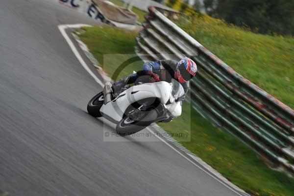 Mallory park Leicestershire;Mallory park photographs;Motorcycle action photographs;event digital images;eventdigitalimages;mallory park;no limits trackday;peter wileman photography;trackday;trackday digital images;trackday photos
