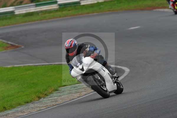 Mallory park Leicestershire;Mallory park photographs;Motorcycle action photographs;event digital images;eventdigitalimages;mallory park;no limits trackday;peter wileman photography;trackday;trackday digital images;trackday photos