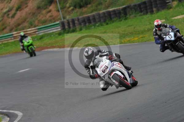 Mallory park Leicestershire;Mallory park photographs;Motorcycle action photographs;event digital images;eventdigitalimages;mallory park;no limits trackday;peter wileman photography;trackday;trackday digital images;trackday photos