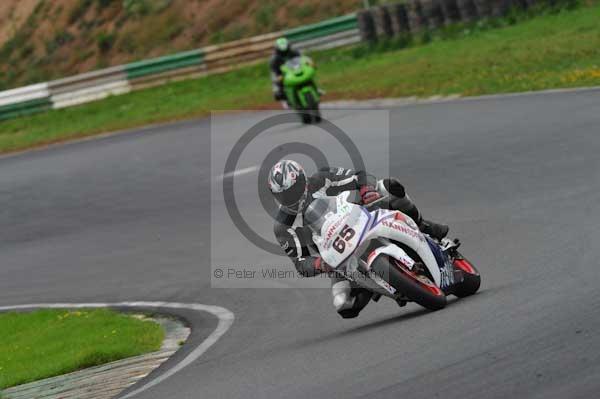 Mallory park Leicestershire;Mallory park photographs;Motorcycle action photographs;event digital images;eventdigitalimages;mallory park;no limits trackday;peter wileman photography;trackday;trackday digital images;trackday photos