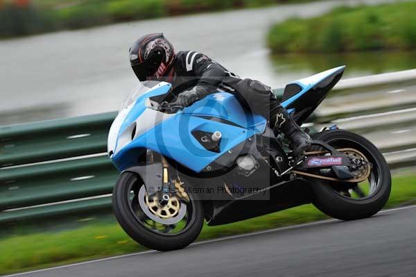 Mallory park Leicestershire;Mallory park photographs;Motorcycle action photographs;event digital images;eventdigitalimages;mallory park;no limits trackday;peter wileman photography;trackday;trackday digital images;trackday photos