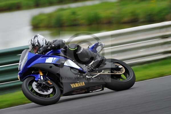Mallory park Leicestershire;Mallory park photographs;Motorcycle action photographs;event digital images;eventdigitalimages;mallory park;no limits trackday;peter wileman photography;trackday;trackday digital images;trackday photos
