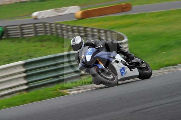 Mallory park Leicestershire;Mallory park photographs;Motorcycle action photographs;event digital images;eventdigitalimages;mallory park;no limits trackday;peter wileman photography;trackday;trackday digital images;trackday photos