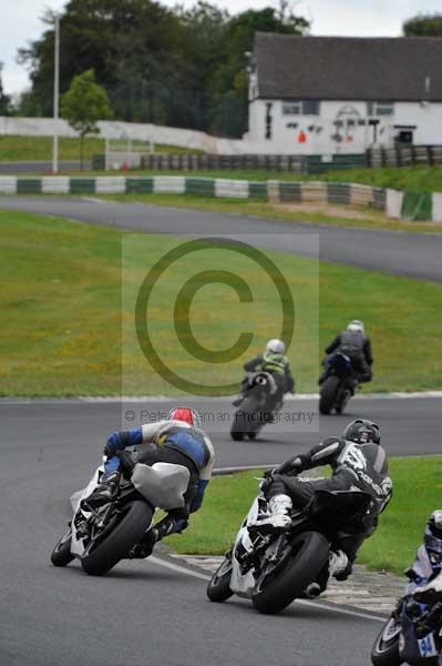 Mallory park Leicestershire;Mallory park photographs;Motorcycle action photographs;event digital images;eventdigitalimages;mallory park;no limits trackday;peter wileman photography;trackday;trackday digital images;trackday photos