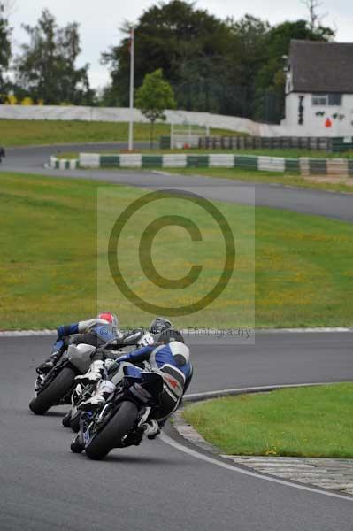 Mallory park Leicestershire;Mallory park photographs;Motorcycle action photographs;event digital images;eventdigitalimages;mallory park;no limits trackday;peter wileman photography;trackday;trackday digital images;trackday photos