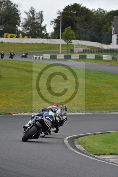 Mallory park Leicestershire;Mallory park photographs;Motorcycle action photographs;event digital images;eventdigitalimages;mallory park;no limits trackday;peter wileman photography;trackday;trackday digital images;trackday photos