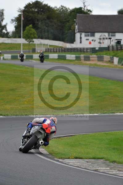 Mallory park Leicestershire;Mallory park photographs;Motorcycle action photographs;event digital images;eventdigitalimages;mallory park;no limits trackday;peter wileman photography;trackday;trackday digital images;trackday photos
