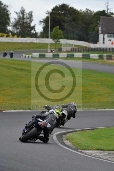 Mallory park Leicestershire;Mallory park photographs;Motorcycle action photographs;event digital images;eventdigitalimages;mallory park;no limits trackday;peter wileman photography;trackday;trackday digital images;trackday photos