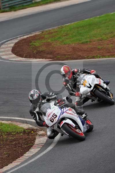 Mallory park Leicestershire;Mallory park photographs;Motorcycle action photographs;event digital images;eventdigitalimages;mallory park;no limits trackday;peter wileman photography;trackday;trackday digital images;trackday photos