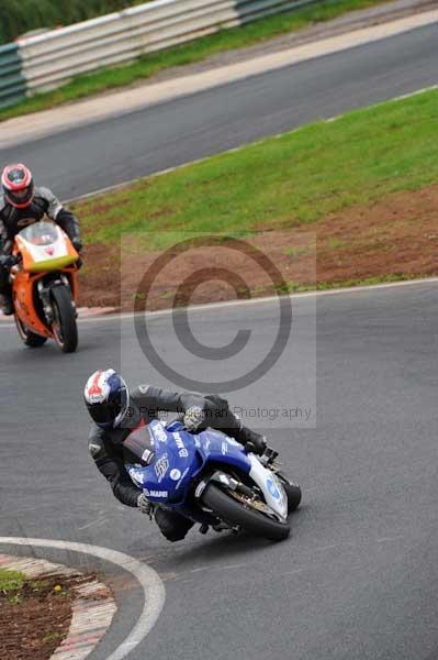 Mallory park Leicestershire;Mallory park photographs;Motorcycle action photographs;event digital images;eventdigitalimages;mallory park;no limits trackday;peter wileman photography;trackday;trackday digital images;trackday photos