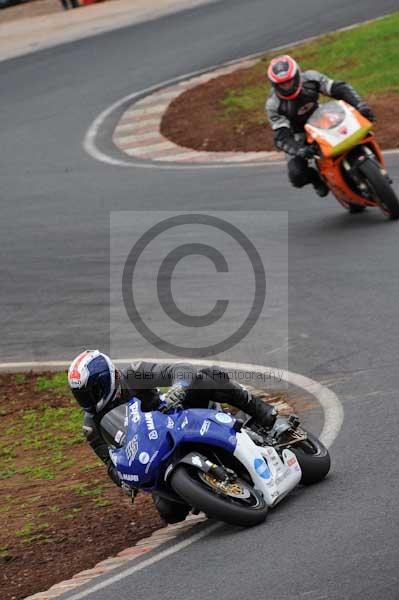 Mallory park Leicestershire;Mallory park photographs;Motorcycle action photographs;event digital images;eventdigitalimages;mallory park;no limits trackday;peter wileman photography;trackday;trackday digital images;trackday photos