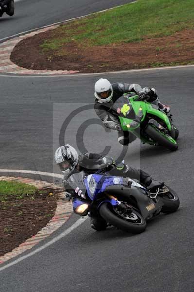 Mallory park Leicestershire;Mallory park photographs;Motorcycle action photographs;event digital images;eventdigitalimages;mallory park;no limits trackday;peter wileman photography;trackday;trackday digital images;trackday photos