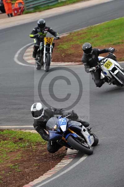 Mallory park Leicestershire;Mallory park photographs;Motorcycle action photographs;event digital images;eventdigitalimages;mallory park;no limits trackday;peter wileman photography;trackday;trackday digital images;trackday photos