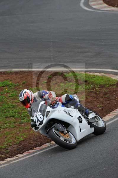 Mallory park Leicestershire;Mallory park photographs;Motorcycle action photographs;event digital images;eventdigitalimages;mallory park;no limits trackday;peter wileman photography;trackday;trackday digital images;trackday photos