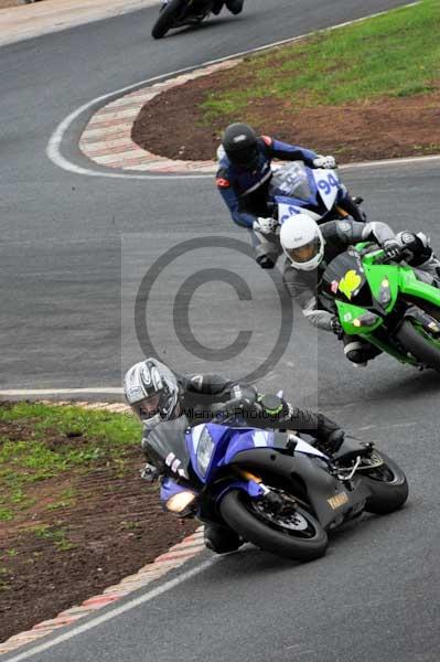 Mallory park Leicestershire;Mallory park photographs;Motorcycle action photographs;event digital images;eventdigitalimages;mallory park;no limits trackday;peter wileman photography;trackday;trackday digital images;trackday photos